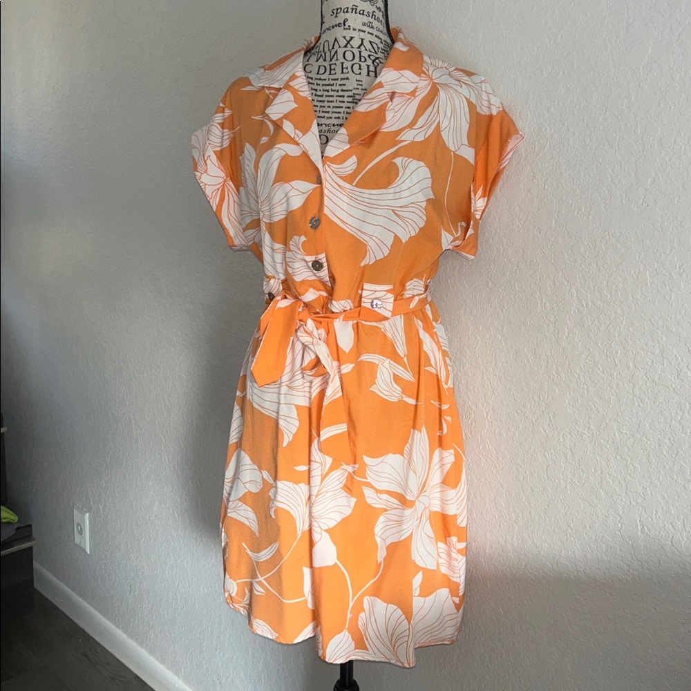 Adorable Preowned Luxology Orange and White Flower Spring Dress size M